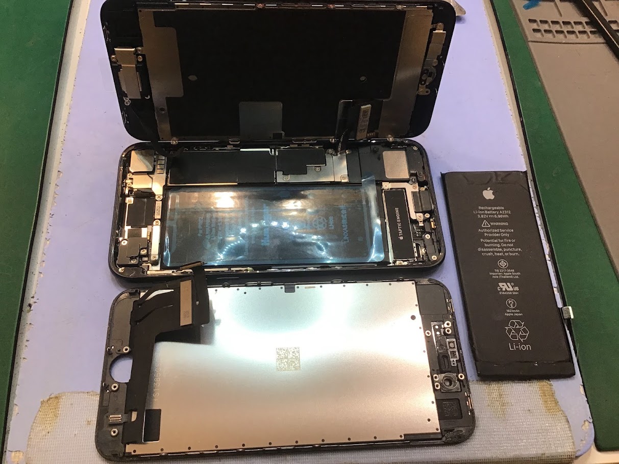 iPhoneSE2のバッテリー交換ならデータそのまま修理可能なスマホ修理工房セレオ甲府店へ！